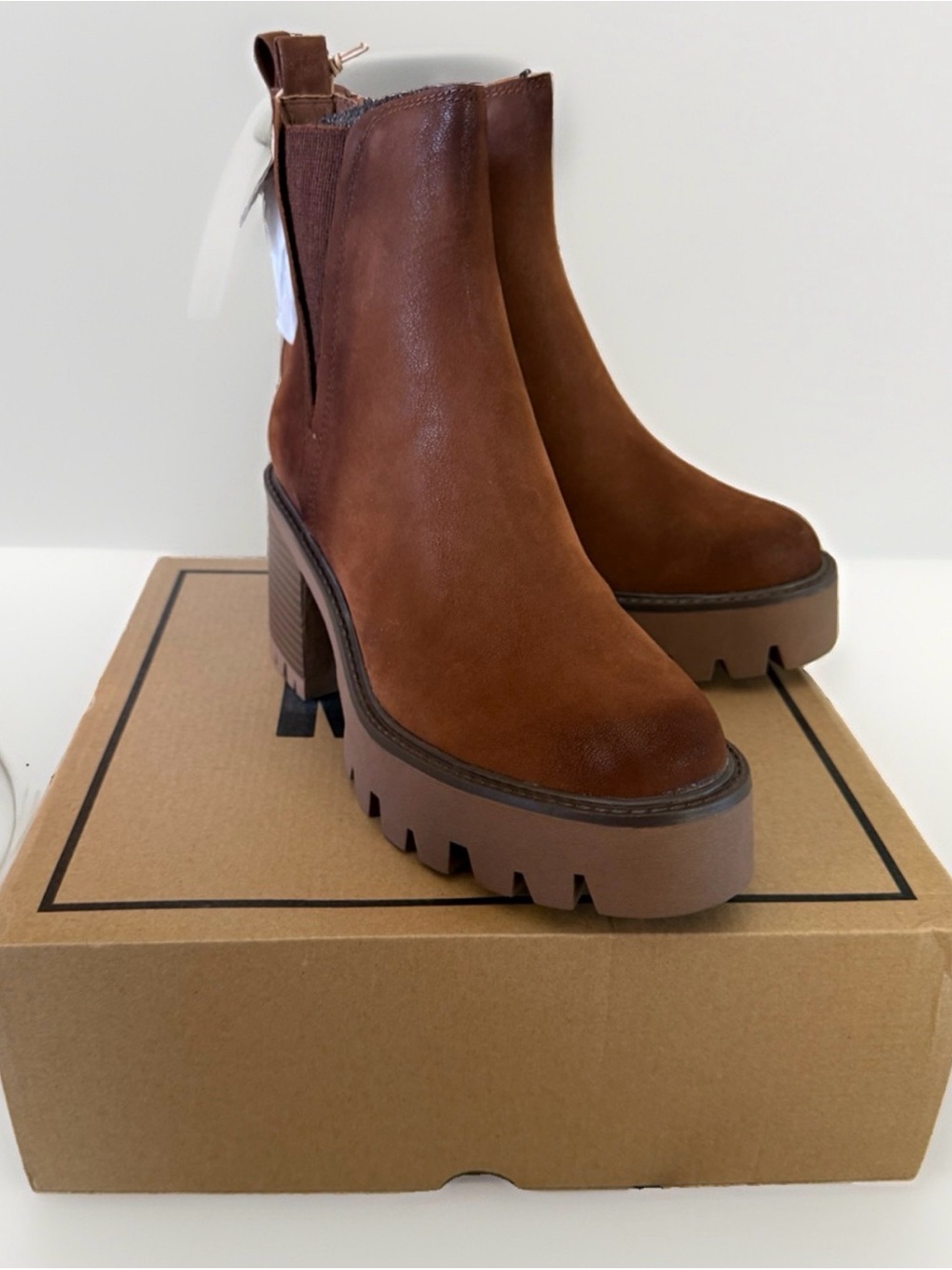 MIA Vito Cognac Brown Platform Chelsea Boots Size 9